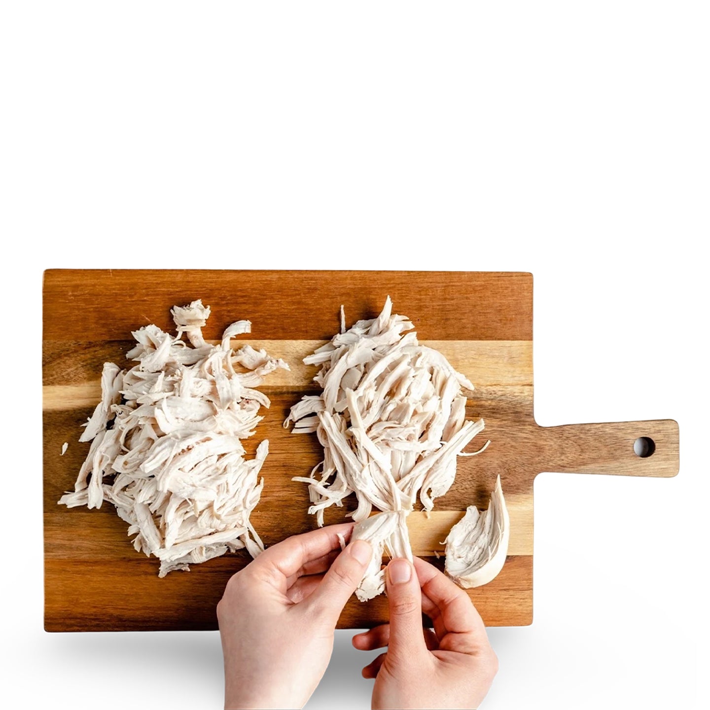 Pechuga de pollo desmenuzada Magnibeef, empacada al alto vacio, 500 gramos, ideal para ensaladas y guisos.
